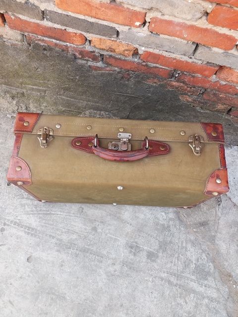 古玩雜項皮箱拍賣，當前價格11000元