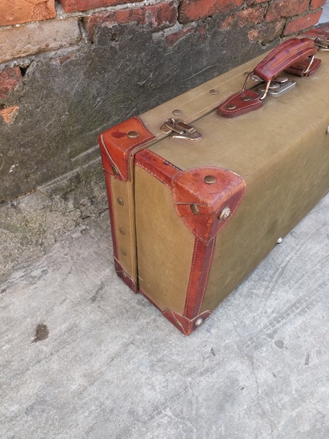 古玩雜項皮箱拍賣，當前價格11000元