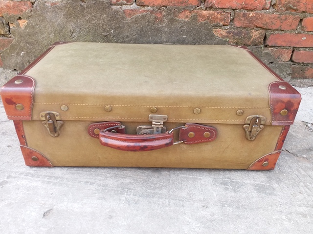 古玩雜項皮箱拍賣，當前價格11000元