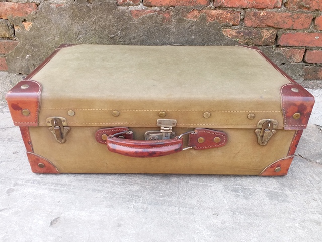 古玩雜項皮箱拍賣，當前價格11000元