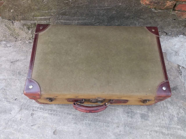 古玩雜項皮箱拍賣，當前價格11000元