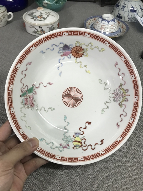 古玩陶瓷粉彩佛八寶紋盤拍賣，當(dāng)前價格3000元