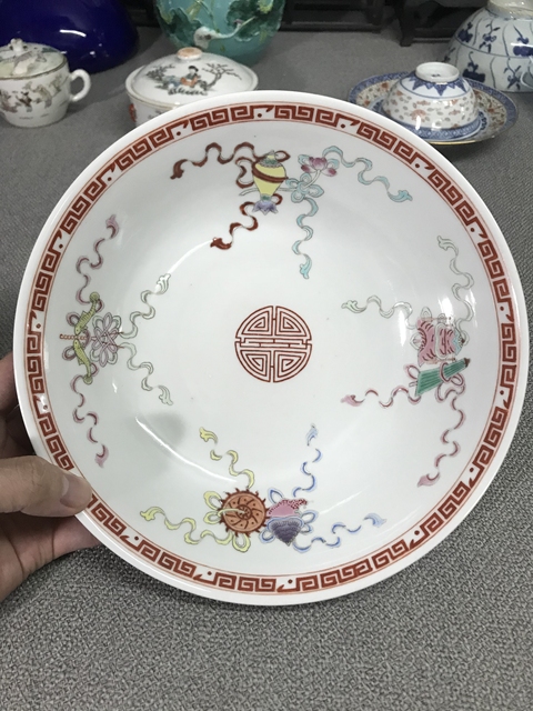 古玩陶瓷粉彩佛八寶紋盤拍賣，當(dāng)前價格3000元