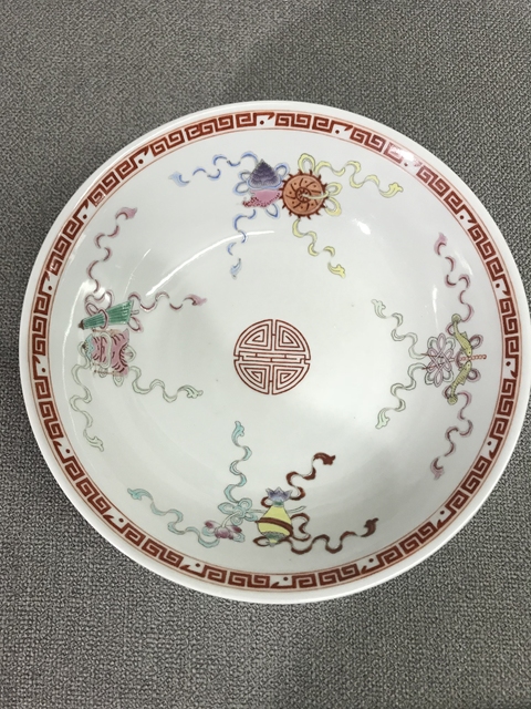 古玩陶瓷粉彩佛八寶紋盤拍賣，當(dāng)前價格3000元