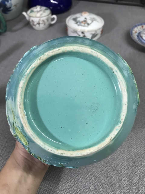 古玩陶瓷粉彩淺浮雕一路連科紋蓋罐拍賣，當(dāng)前價格4000元