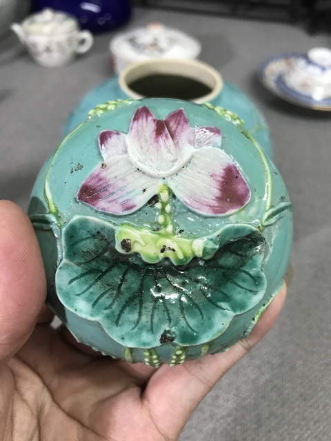 古玩陶瓷粉彩淺浮雕一路連科紋蓋罐拍賣，當(dāng)前價格4000元