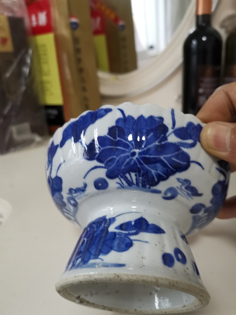 古玩陶瓷清光緒青花蓮池鴛鴦紋菊瓣高足碗一對拍賣，當前價格3690元