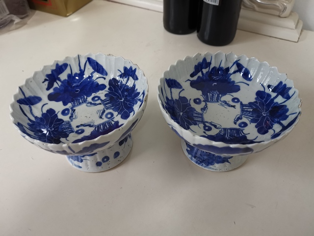 古玩陶瓷清光緒青花蓮池鴛鴦紋菊瓣高足碗一對拍賣，當前價格3690元
