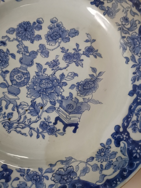 古玩陶瓷清雍正青花清供花卉魚藻紋折沿大盤拍賣，當前價格8800元