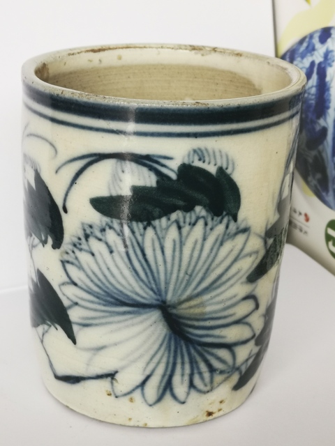 古玩陶瓷清晚期.一簇蓮筆筒拍賣,當(dāng)前價(jià)格180元