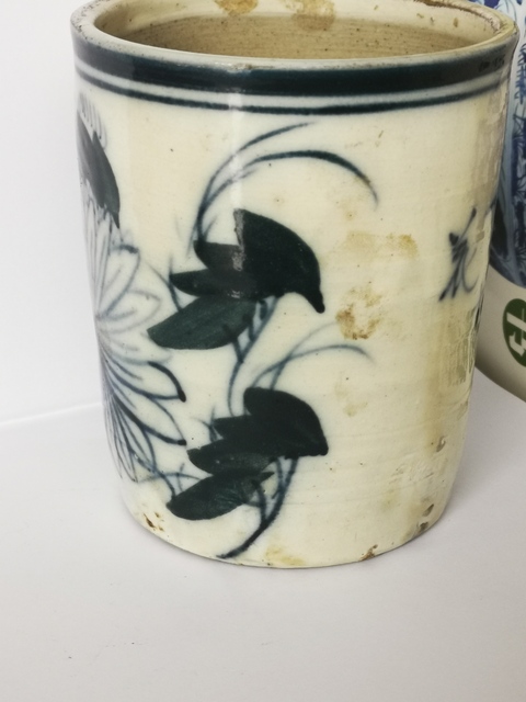 古玩陶瓷清晚期.一簇蓮筆筒拍賣,當(dāng)前價(jià)格180元