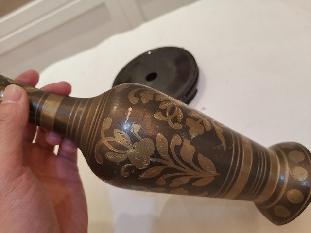 古玩雜項民國?荷葉口鏨花銅瓶拍賣,當前價格699元