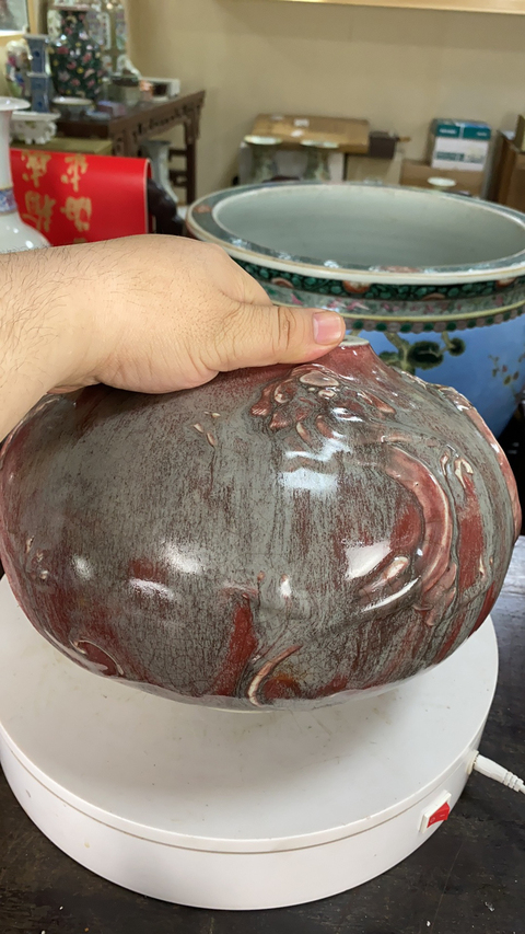 古玩陶瓷清中期紅釉貼塑螭龍紋瓶類殘器拍賣，當前價格11800元