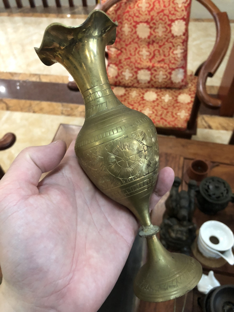 古玩雜項清末鏨花銅瓶（手刻）拍賣，當(dāng)前價格300元