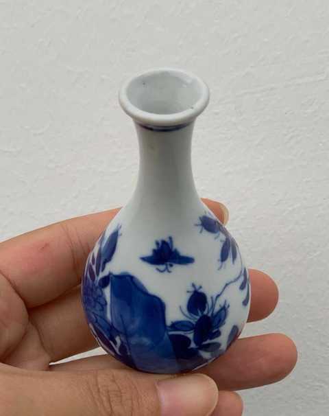 古玩陶瓷花卉紋青花瓶拍賣，當(dāng)前價(jià)格4258元