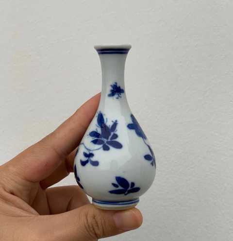 古玩陶瓷花卉紋青花瓶拍賣，當(dāng)前價(jià)格4258元