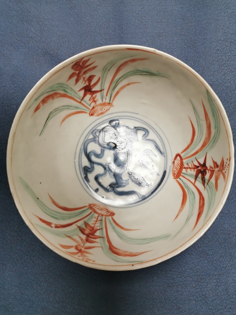 古玩陶瓷青花紅綠彩獅子繡球花卉紋碗拍賣，當前價格9850元