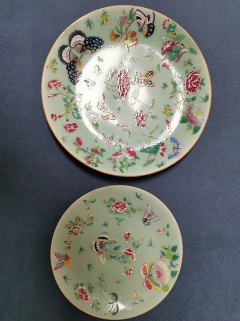 古玩陶瓷豆青釉廣彩蝶戀花紋大盤拍賣，當前價格10000元