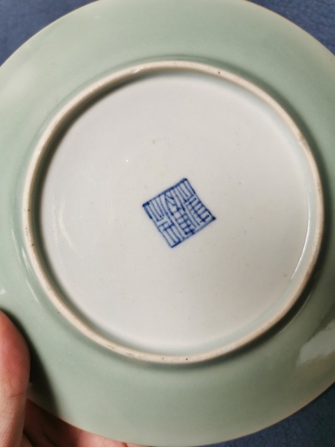 古玩陶瓷豆青釉廣彩蝶戀花紋大盤拍賣，當前價格10000元