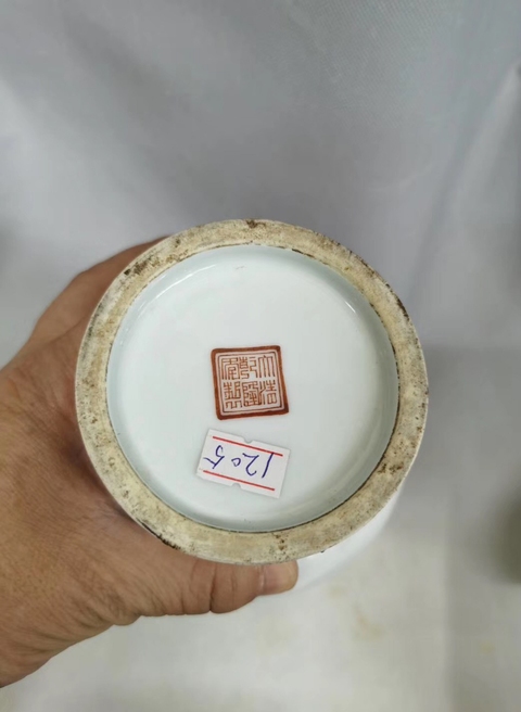 古玩陶瓷粉彩人物故事紋大瓶拍賣，當(dāng)前價格10500元