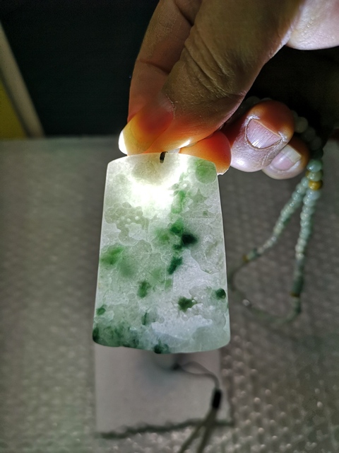 古玩玉器山水牌子拍賣,當前價格680元
