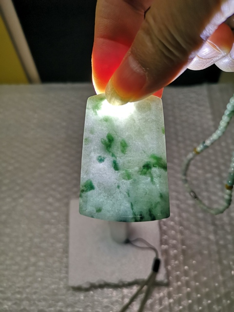 古玩玉器山水牌子拍賣,當前價格680元
