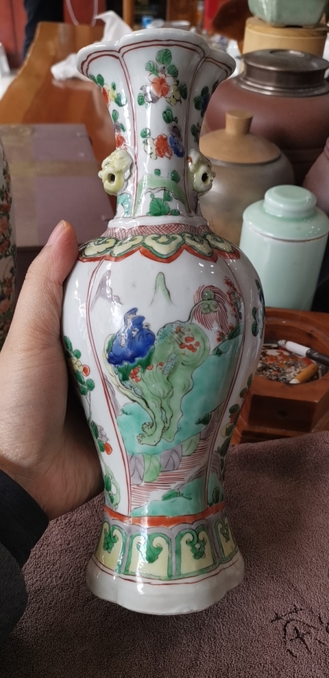 古玩陶瓷五彩瑞獸紋海棠形獅耳瓶拍賣，當前價格10800元