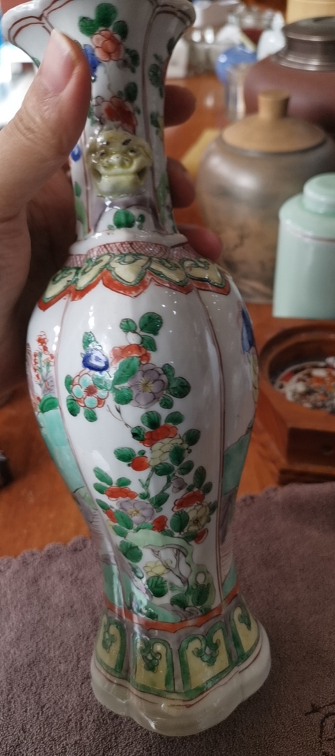 古玩陶瓷五彩瑞獸紋海棠形獅耳瓶拍賣，當前價格10800元