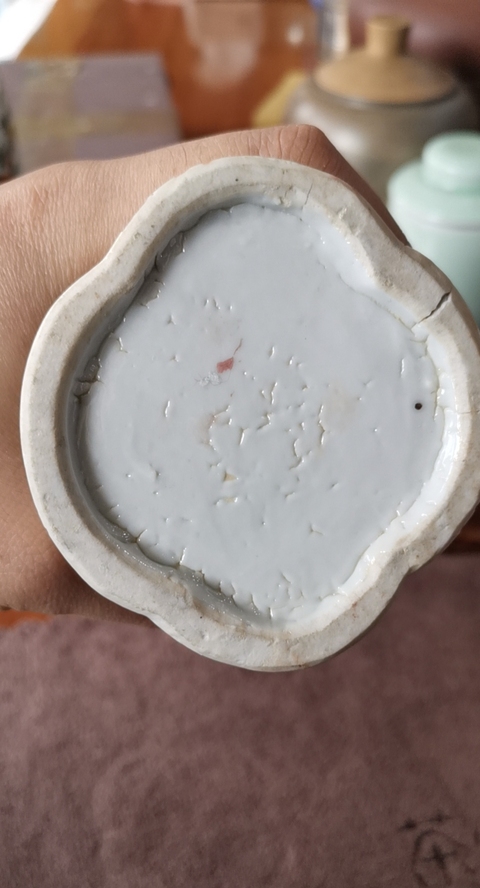 古玩陶瓷五彩瑞獸紋海棠形獅耳瓶拍賣，當前價格10800元