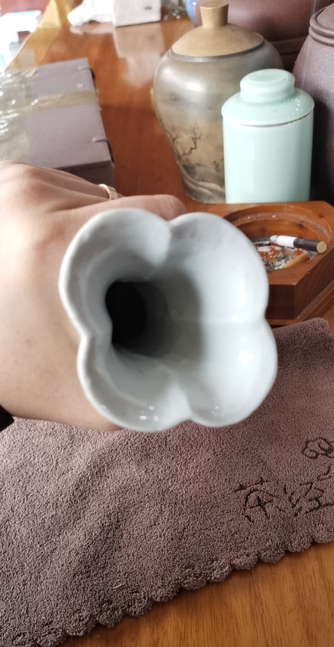 古玩陶瓷五彩瑞獸紋海棠形獅耳瓶拍賣，當前價格10800元