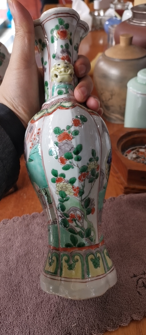 古玩陶瓷五彩瑞獸紋海棠形獅耳瓶拍賣，當前價格10800元