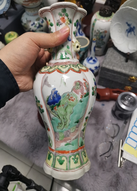 古玩陶瓷五彩瑞獸紋海棠形獅耳瓶拍賣，當前價格10800元