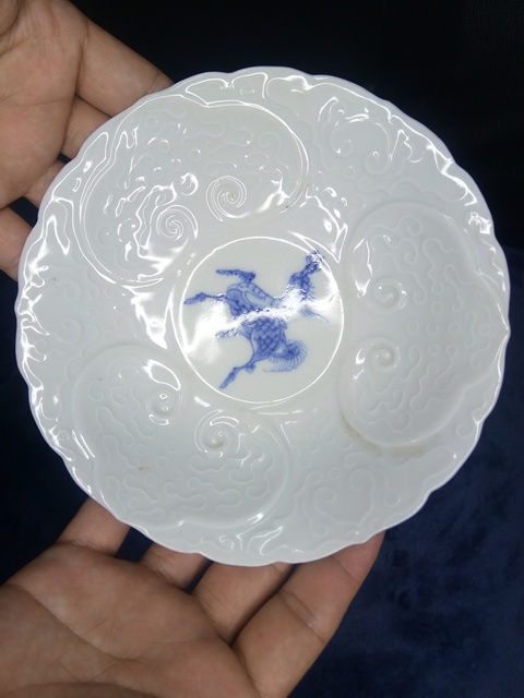 古玩陶瓷青花麒麟暗刻花卉紋盤拍賣,當前價格2200元