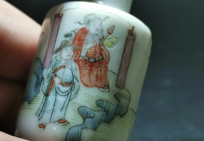 古玩陶瓷鼻煙壺拍賣，當前價格8600元