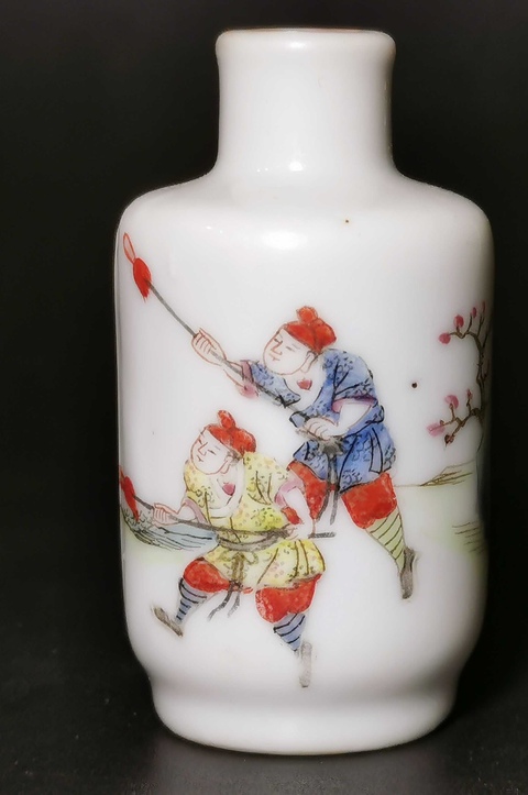 古玩陶瓷鼻煙壺拍賣，當前價格8600元