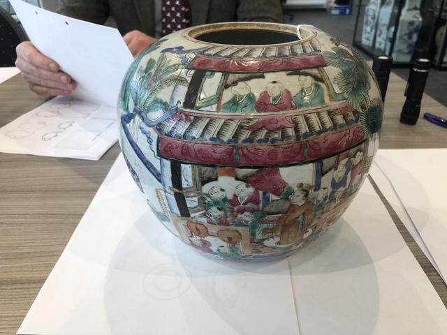 古玩陶瓷粉彩百子龍燈紋西瓜罐拍賣，當前價格8800元