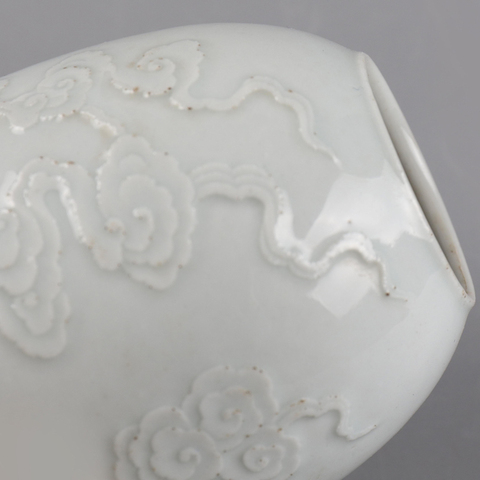 古玩陶瓷青花白釉剔刻祥云水盂拍賣，當(dāng)前價(jià)格4800元