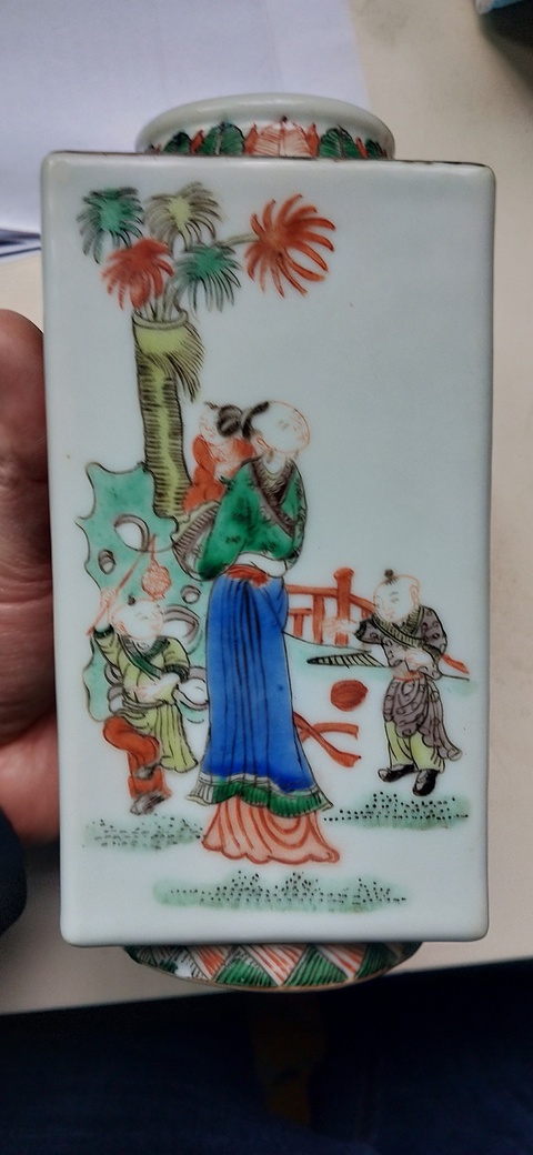 古玩陶瓷人物紋五彩琮式瓶拍賣，當前價格7600元