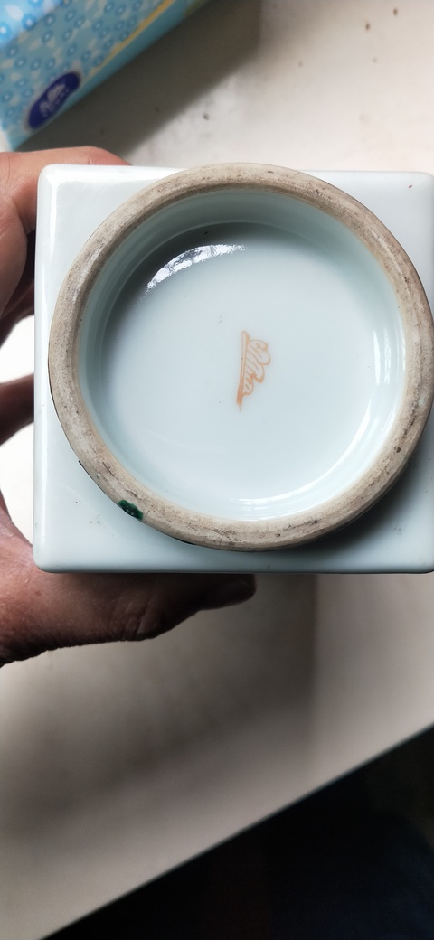 古玩陶瓷人物紋五彩琮式瓶拍賣，當前價格7600元