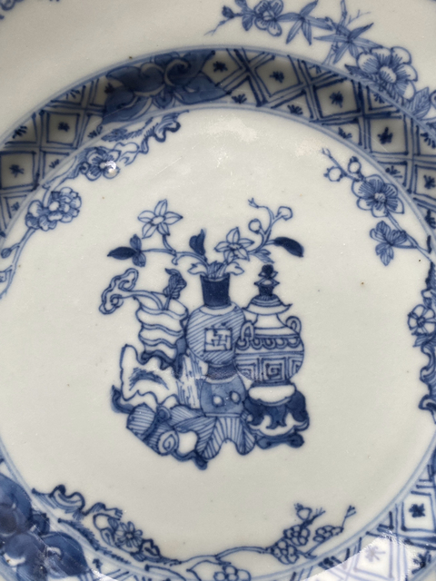 古玩陶瓷乾隆·青花花卉博古紋盤拍賣，當前價格1969元