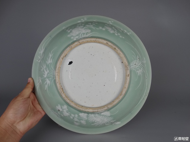 古玩陶瓷豆青釉堆白四季花卉紋盤拍賣，當前價格4900元