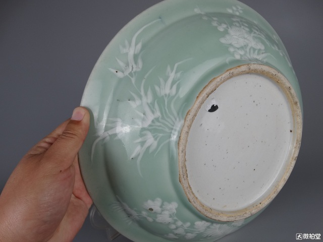 古玩陶瓷豆青釉堆白四季花卉紋盤拍賣，當前價格4900元