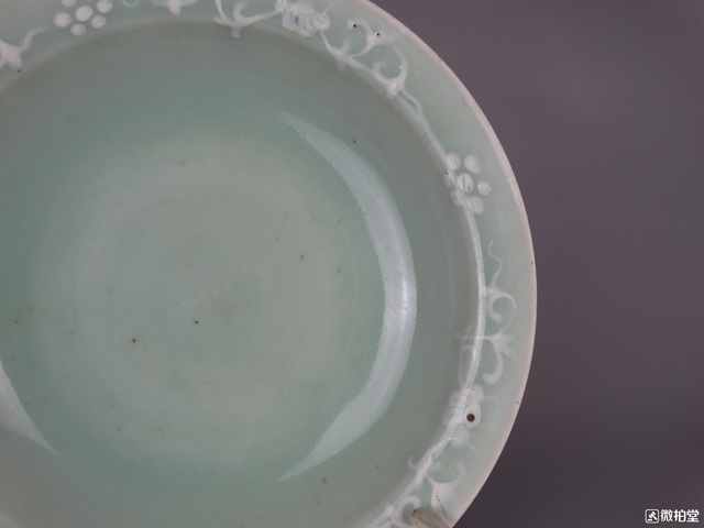 古玩陶瓷豆青釉堆白四季花卉紋盤拍賣，當前價格4900元