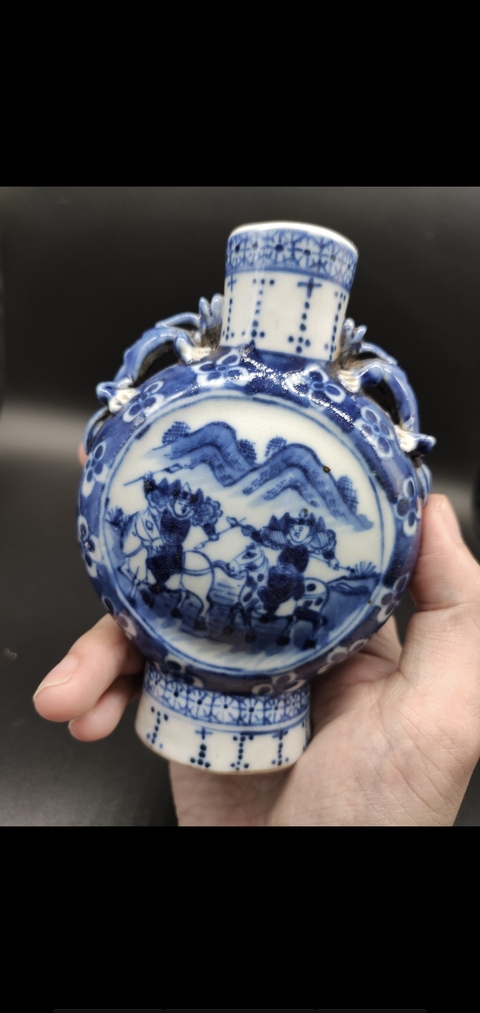 古玩陶瓷青花刀馬人抱月瓶拍賣(mài)，當(dāng)前價(jià)格10200元