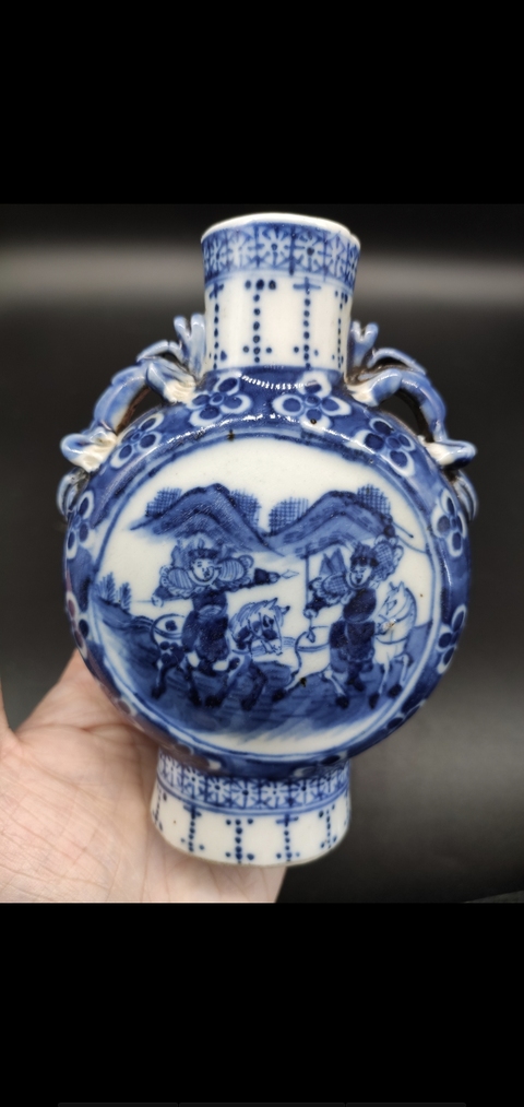 古玩陶瓷青花刀馬人抱月瓶拍賣(mài)，當(dāng)前價(jià)格10200元