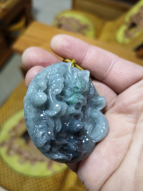 古玩玉器龍牌子拍賣，當前價格450元