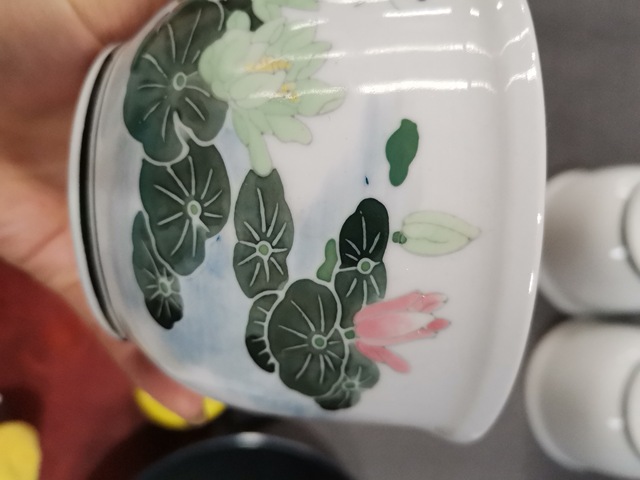 古玩陶瓷創(chuàng)匯期釉下五彩荷塘紋花缸2個(gè)拍賣，當(dāng)前價(jià)格880元