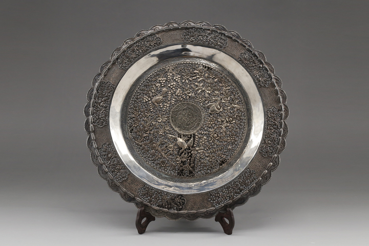 古玩雜項清晚·鏤空雕花鳥紋銀果盤拍賣，當前價格16000元
