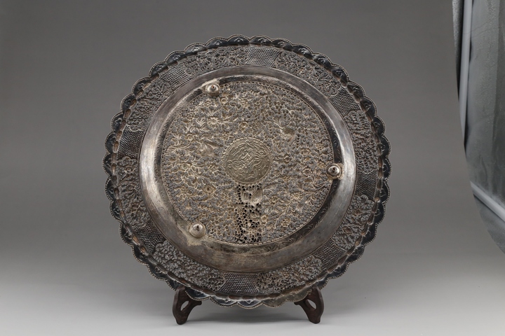 古玩雜項清晚·鏤空雕花鳥紋銀果盤拍賣，當前價格16000元