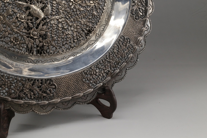 古玩雜項清晚·鏤空雕花鳥紋銀果盤拍賣，當前價格16000元